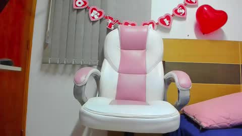 Snapshot of abiigail_fox chatting on 02-12-25, 03:07 Abigail online show from 02-12-25, 03:07