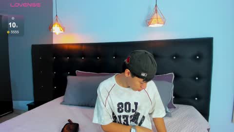 abraham_horny18 online show from 11-18-25, 08:24