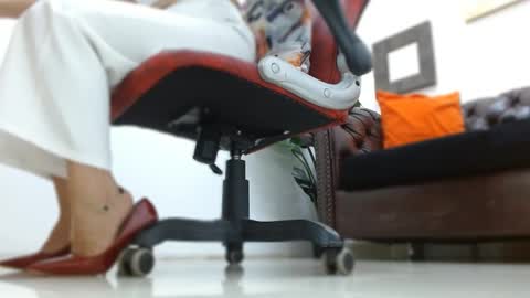 Abril Beltran online show from 10-07-25, 08:39