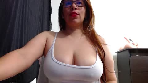 Snapshot of abril_bianchi chatting on 10-31-25, 02:40 abril_bianchi online show from 10-31-25, 02:40