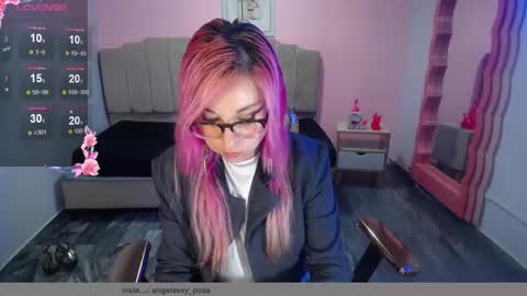 abril_ch_ online show from 10-28-25, 10:52