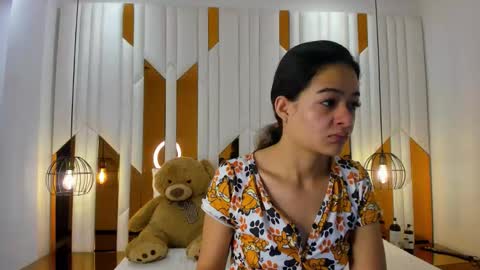 Snapshot of abril_cooper11 chatting on 11-10-25, 11:20 abril_cooper11 online show from 11-10-25, 11:20