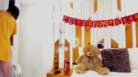 Snapshot of abril_cooper11 chatting on 11-14-25, 09:35 abril_cooper11 online show from 11-14-25, 09:35