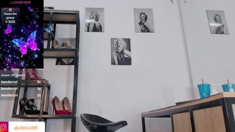 Snapshot of abril_ricci chatting on 12-29-24, 02:21 Abril online show from 12-29-24, 02:21