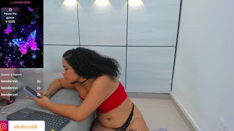 Snapshot of abril_ricci chatting on 01-25-25, 10:29 Abril online show from 01-25-25, 10:29