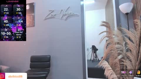 Snapshot of abril_ricci chatting on 01-30-25, 10:19 Abril online show from 01-30-25, 10:19
