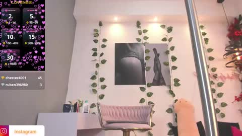 Snapshot of abril_ricci chatting on 02-18-25, 06:15 Abril online show from 02-18-25, 06:15