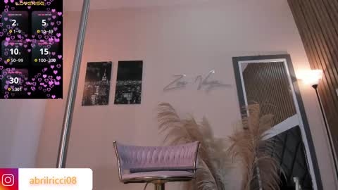 Snapshot of abril_ricci chatting on 02-28-25, 07:26 Abril online show from 02-28-25, 07:26