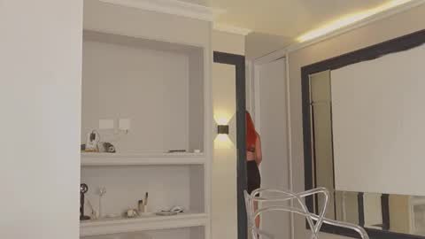 Abril Colls online show from 10-30-25, 01:51