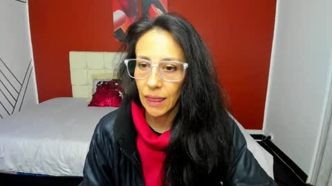 Snapshot of abrillee1 chatting on 12-27-24, 08:35 ABRIL online show from 12-27-24, 08:35