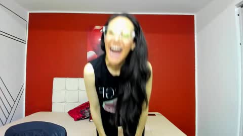 Snapshot of abrillee1 chatting on 12-28-24, 10:55 ABRIL online show from 12-28-24, 10:55