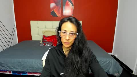 Snapshot of abrillee1 chatting on 02-14-25, 12:09 ABRIL online show from 02-14-25, 12:09