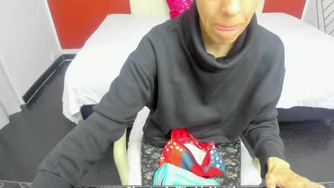 Snapshot of abrillee1 chatting on 02-28-25, 07:25 ABRIL online show from 02-28-25, 07:25