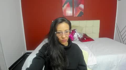 Snapshot of abrillee1 chatting on 02-28-25, 10:50 ABRIL online show from 02-28-25, 10:50