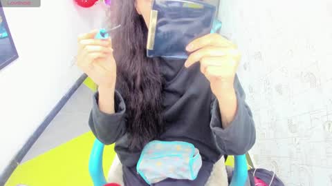 Snapshot of abrillee1 chatting on 03-12-25, 11:42 ABRIL online show from 03-12-25, 11:42