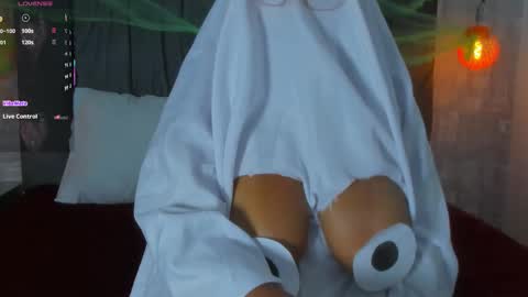 Snapshot of abrilsantana_ chatting on 10-29-25, 01:30 abrilsantana_ online show from 10-29-25, 01:30