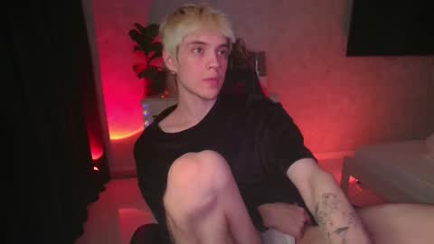 Snapshot of abslut chatting on 10-11-25, 05:11 Nick online show from 10-11-25, 05:11