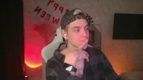 Snapshot of abslut chatting on 10-30-25, 04:08 Nick online show from 10-30-25, 04:08