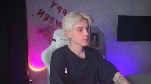 Snapshot of abslut chatting on 11-05-25, 04:51 Nick online show from 11-05-25, 04:51