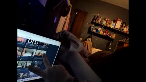 Snapshot of acouplesinners chatting on 10-23-25, 05:40 acouplesinners online show from 10-23-25, 05:40