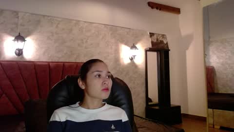 Snapshot of adaira31 chatting on 11-18-25, 04:39 Adaira online show from 11-18-25, 04:39