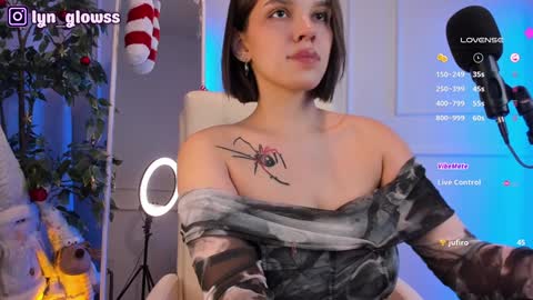 Snapshot of adalyn_glow chatting on 12-25-24, 09:45 Adalyn online show from 12-25-24, 09:45