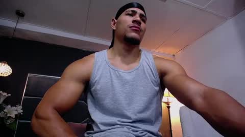 adam_fit19cm online show from 09-13-25, 02:06