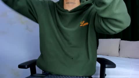 Snapshot of adam_hard_ chatting on 12-03-24, 09:12 Adam online show from 12-03-24, 09:12