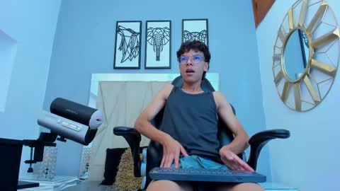 Adams Bobby online show from 11-06-25, 01:01