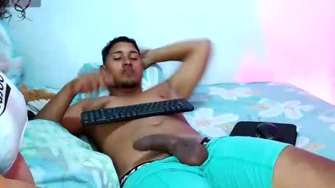 Snapshot of adams_niki chatting on 02-14-25, 04:47 ADAMS Y NIKI online show from 02-14-25, 04:47