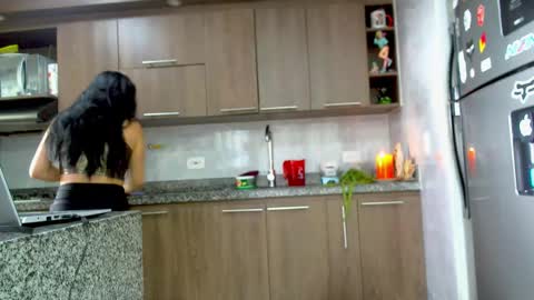 Snapshot of adan_eva960 chatting on 02-15-25, 09:15 eva online show from 02-15-25, 09:15