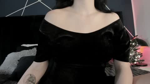Snapshot of adeelinee chatting on 12-23-24, 07:41 Ade online show from 12-23-24, 07:41