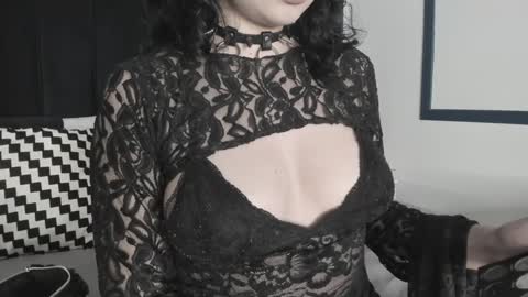 Snapshot of adeelinee chatting on 01-11-25, 07:38 Ade online show from 01-11-25, 07:38