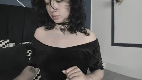 Snapshot of adeelinee chatting on 01-14-25, 07:43 Ade online show from 01-14-25, 07:43