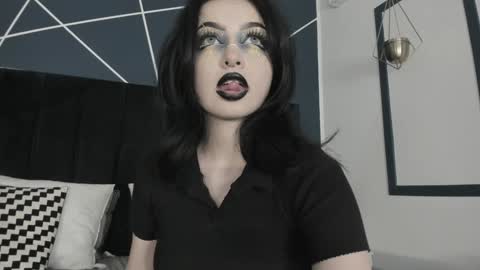 Snapshot of adeelinee chatting on 01-20-25, 10:04 Ade online show from 01-20-25, 10:04