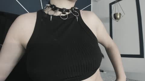 Snapshot of adeelinee chatting on 02-06-25, 07:51 Ade online show from 02-06-25, 07:51
