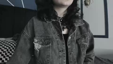 Snapshot of adeelinee chatting on 02-11-25, 11:22 Ade online show from 02-11-25, 11:22