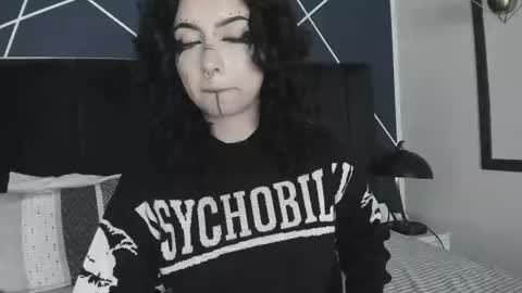Snapshot of adeelinee chatting on 02-18-25, 10:58 Ade online show from 02-18-25, 10:58