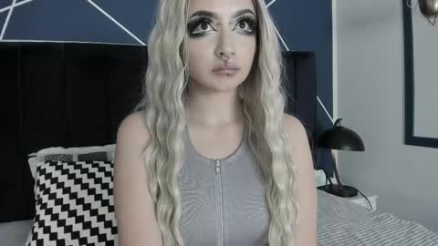 Snapshot of adeelinee chatting on 02-19-25, 10:53 Ade online show from 02-19-25, 10:53