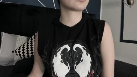 Snapshot of adeelinee chatting on 02-25-25, 07:47 Ade online show from 02-25-25, 07:47