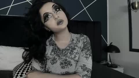 Snapshot of adeelinee chatting on 03-06-25, 10:47 Ade online show from 03-06-25, 10:47