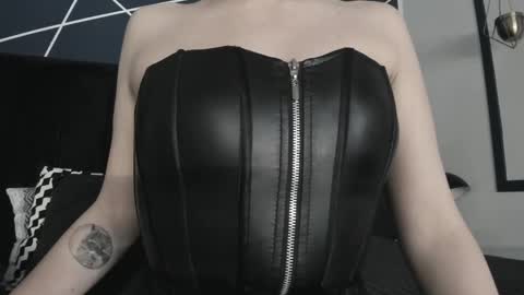 Snapshot of adeelinee chatting on 03-10-25, 08:01 Ade online show from 03-10-25, 08:01