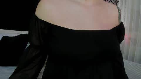 Snapshot of adeelinee chatting on 09-26-25, 07:51 Ade online show from 09-26-25, 07:51