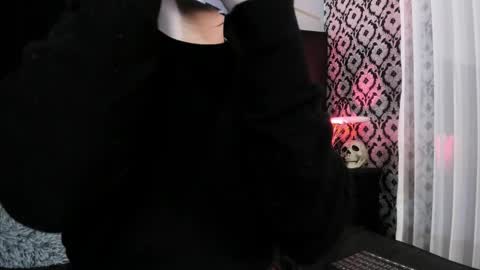 Snapshot of adeelinee chatting on 10-03-25, 08:06 Ade online show from 10-03-25, 08:06
