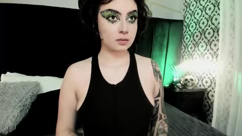Snapshot of adeelinee chatting on 10-21-25, 08:09 Ade online show from 10-21-25, 08:09