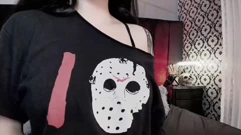 Snapshot of adeelinee chatting on 10-24-25, 08:05 Ade online show from 10-24-25, 08:05