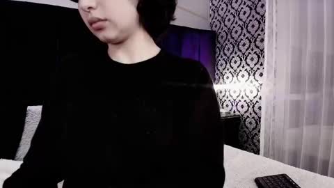 Snapshot of adeelinee chatting on 10-30-25, 09:59 Ade online show from 10-30-25, 09:59