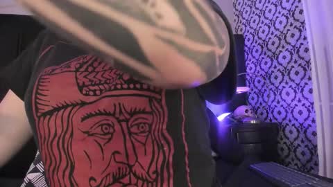 Snapshot of adeelinee chatting on 11-27-25, 07:49 Ade online show from 11-27-25, 07:49