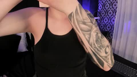 Snapshot of adeelinee chatting on 12-13-25, 07:53 Ade online show from 12-13-25, 07:53