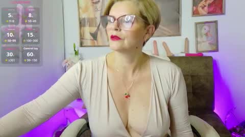 Snapshot of adeellee_ chatting on 10-16-25, 08:26 adeellee online show from 10-16-25, 08:26